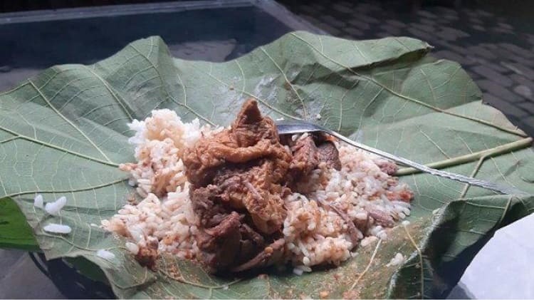 Nasi Jangkrik Daun Jati